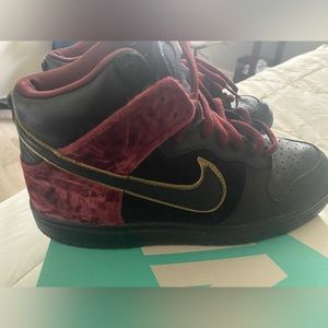 Nike Dunk High Premium SB
Bloody Sunday size 7.5